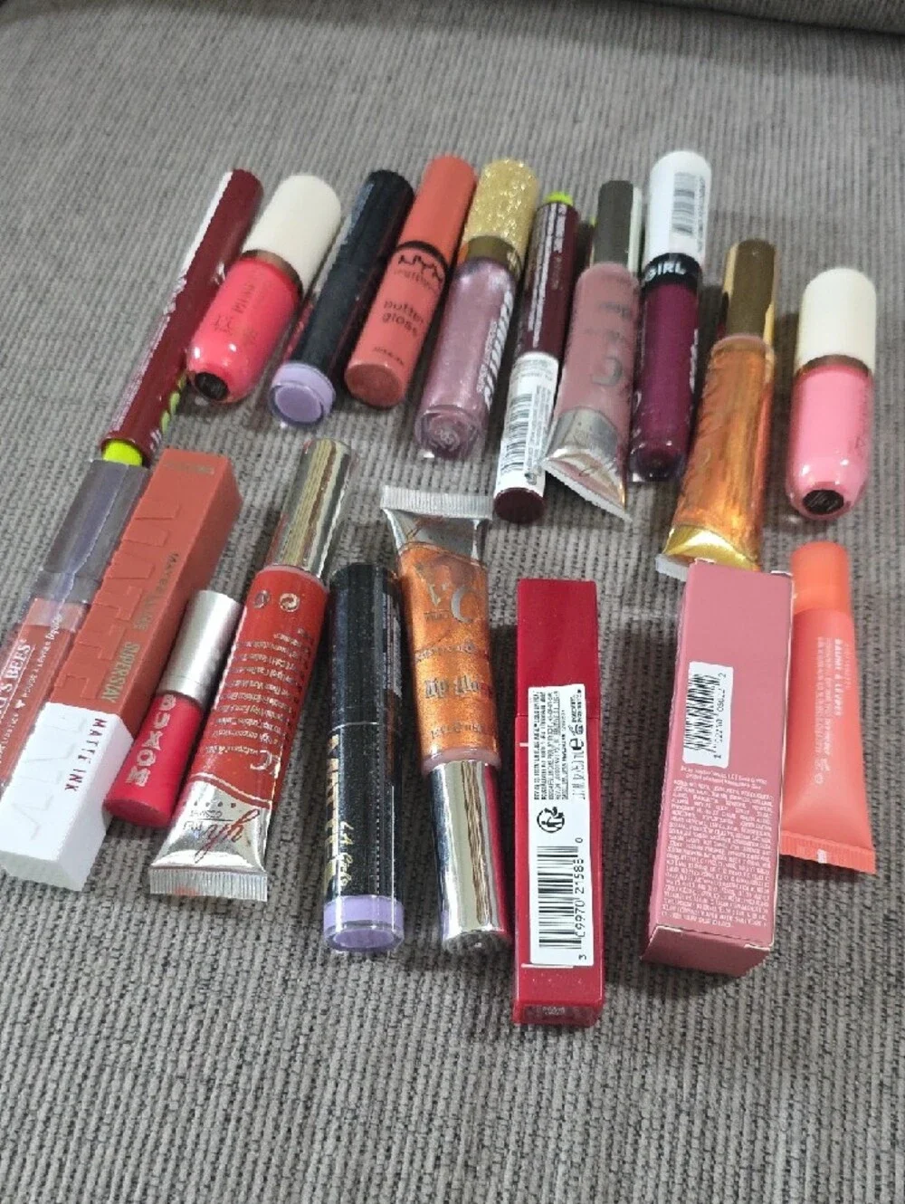 Assorted Lip Gloss & Liquid Lipstick In A Variety Of Colors And Brands, New, 20.